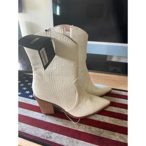 NWT FOREVER 21 snakeskin faux‎ cowgirl boots